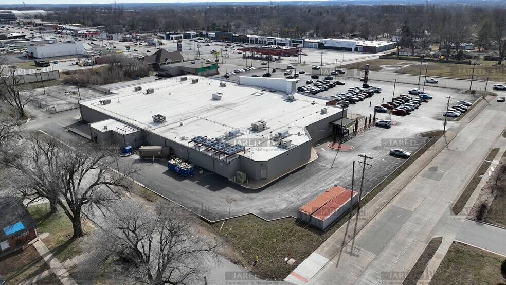 More Photos Of 2843 E Sunshine St, Springfield General Retail For Lease