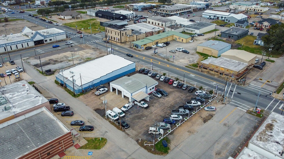 More Photos Of 120 E Mulberry St, Angleton Auto Dealership For Lease