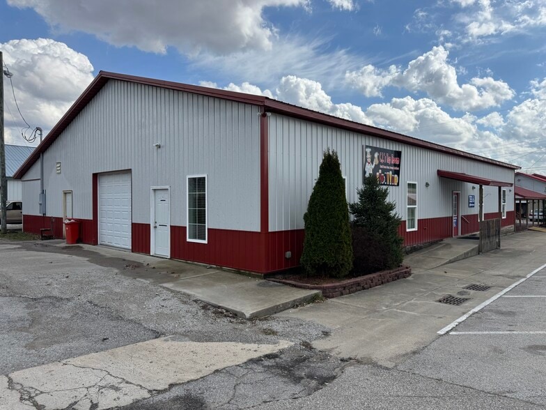 More Photos Of 18 N 4th St, Gosport Storefront Retail Office For Lease