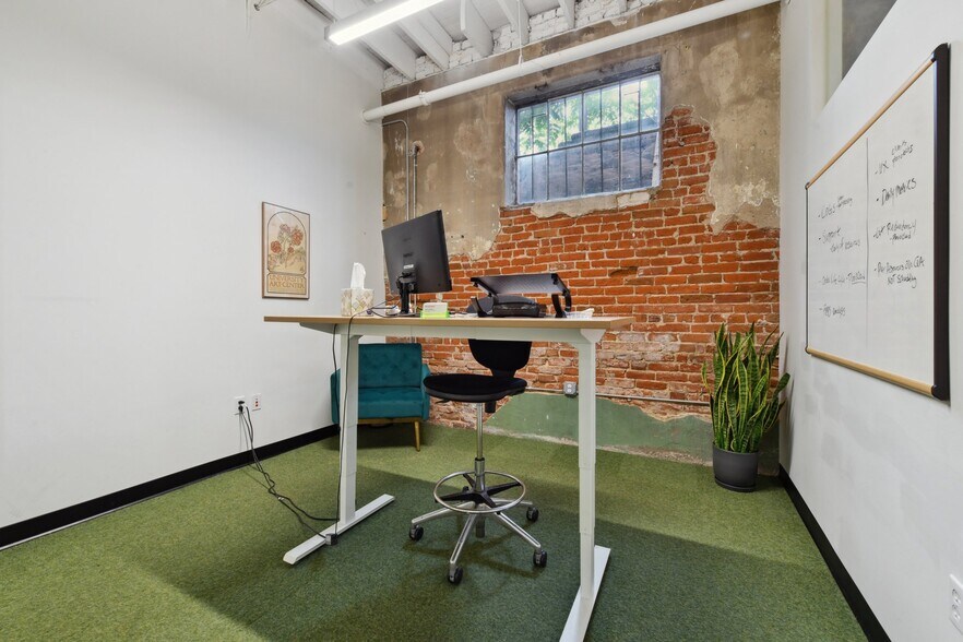 More Photos Of 2911 Walnut St, Denver Showroom For Sale