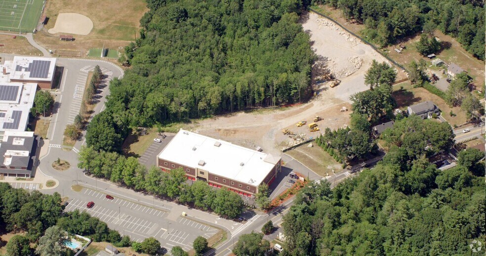 More Photos Of 81C W Union St, Ashland Service For Sale