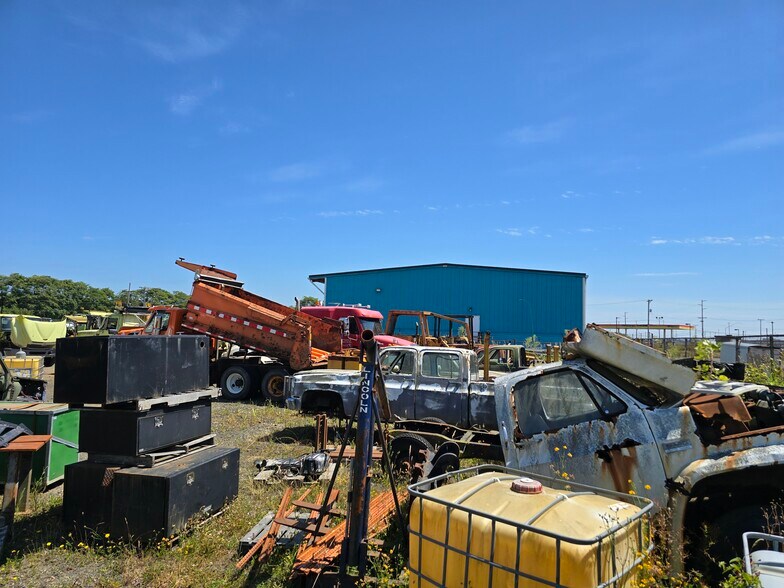 More Photos Of 2121 Commerce St, Aberdeen Industrial For Sale