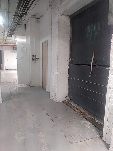 More Photos Of 178 Walworth St, Brooklyn Flex For Lease