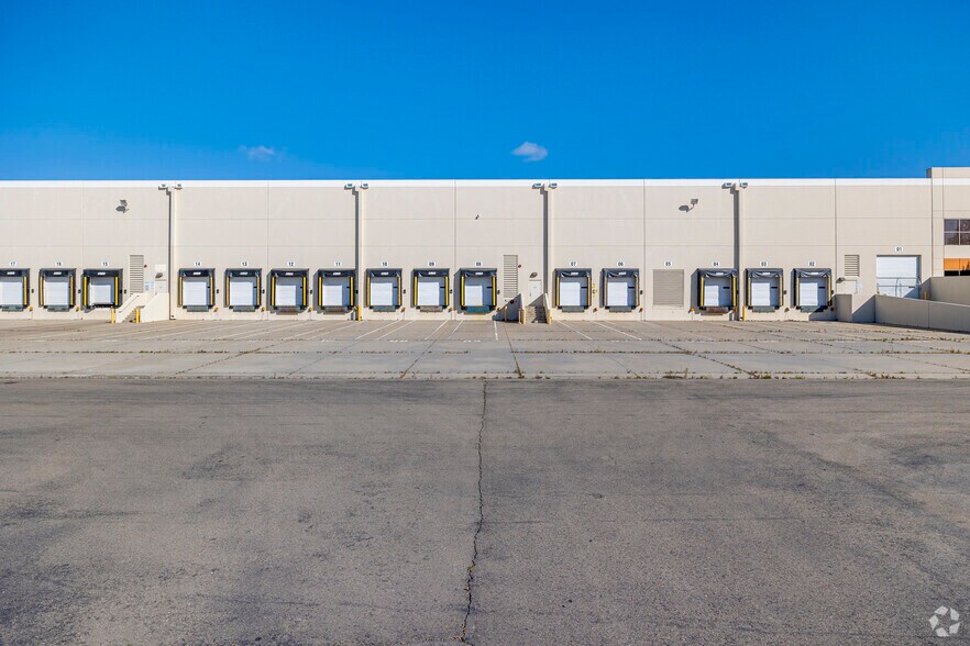 More Photos Of 1909 Zephyr St, Stockton Distribution For Lease