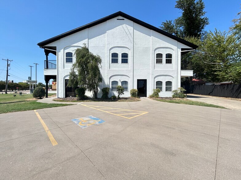 More Photos Of 1610 Posey Ln, Sulphur Springs Office For Sale