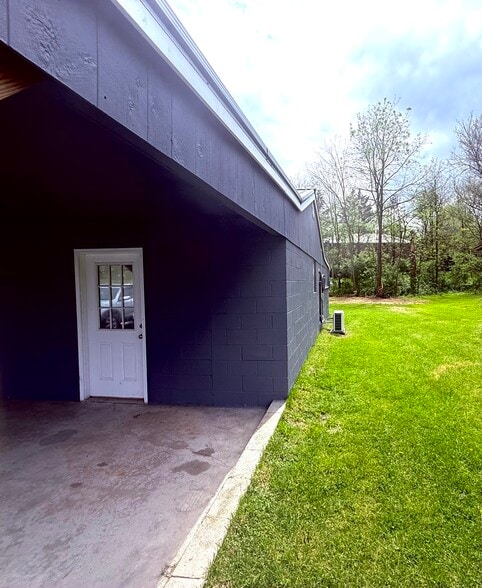 More Photos Of 1074 S Main St, Crossville Office Residential For Sale