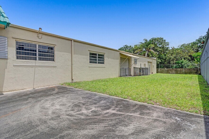 More Photos Of 5870 Stirling Rd, Hollywood Auto Repair For Lease