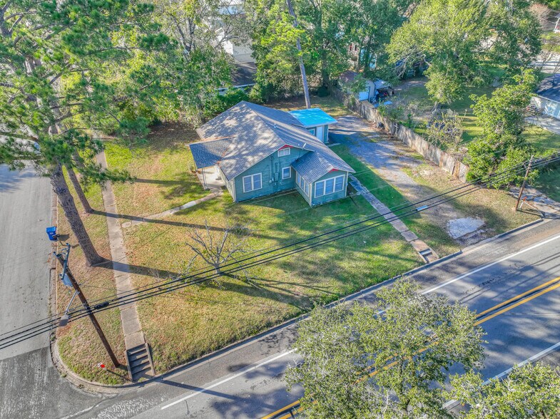 Primary Photo Of 213 E Feagin St, Livingston Office For Lease