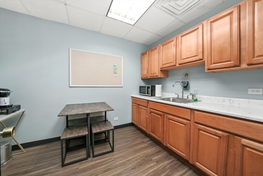 More Photos Of 3322 Ridge Rd, Lansing Storefront For Lease