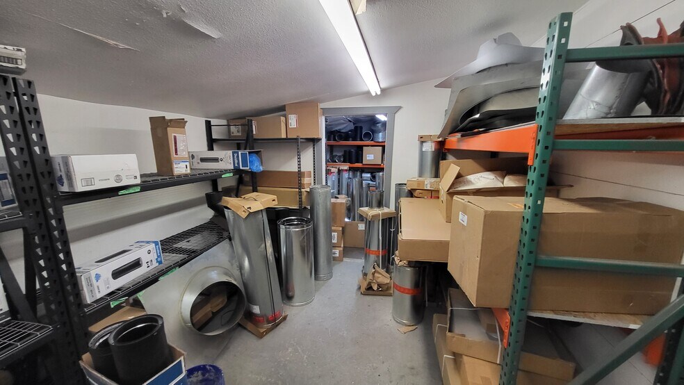 More Photos Of 147 SE Evergreen Ave, Redmond Office For Sale