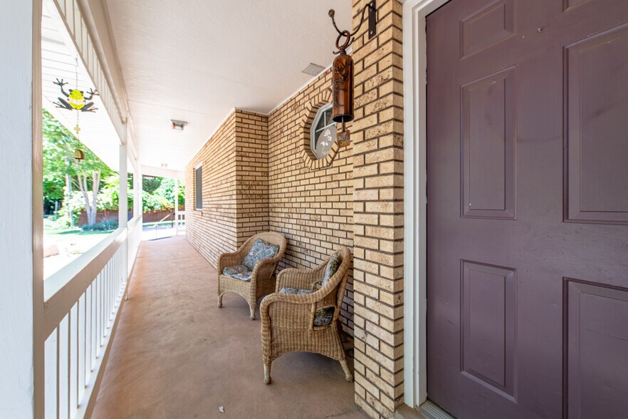 More Photos Of 29 Canyon View Dr, Springdale Hospitality For Sale