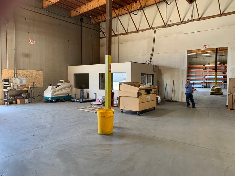 More Photos Of 2201 E Brundage Ln, Bakersfield Distribution For Lease