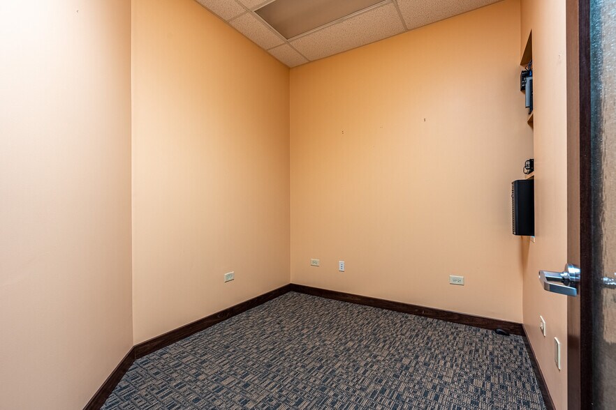 More Photos Of 644 Sheridan Rd, Winthrop Harbor Unknown For Lease