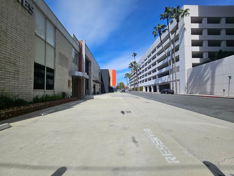 More Photos Of 1635 Pontius Ave, Los Angeles Medical For Lease