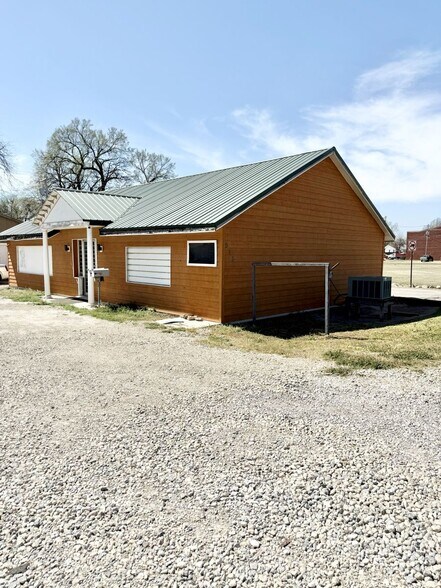 Primary Photo Of 515 W Doolin Ave, Blackwell Storefront Retail Residential For Sale