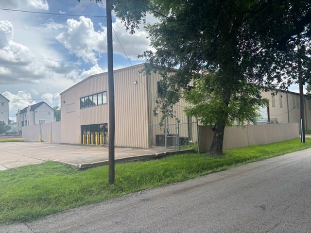 More Photos Of 5101 Maxie St, Houston Manufacturing For Lease