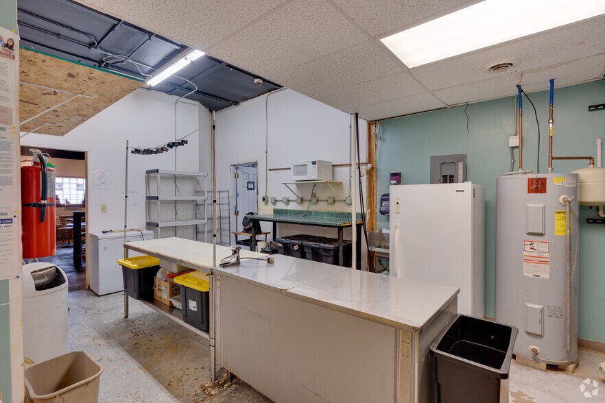 More Photos Of 311 N Broad St, Griffith Restaurant For Sale