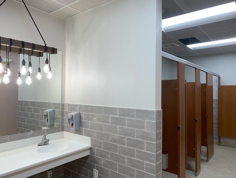 More Photos Of 1310 NW Vivion Rd, Kansas City Office For Lease