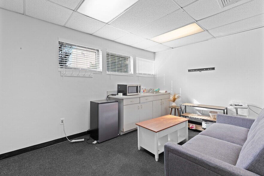 More Photos Of 75A New Brunswick Ave, Perth Amboy Office For Lease