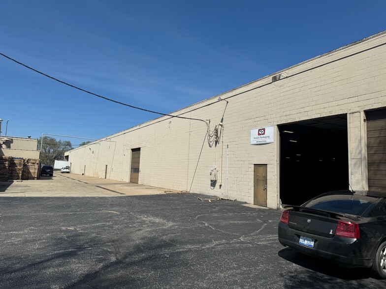 More Photos Of 2040 Industrial Pky, Elkhart Manufacturing For Lease