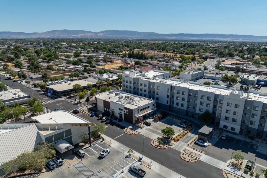 More Photos Of 843 W Lancaster Blvd, Lancaster Bank For Lease