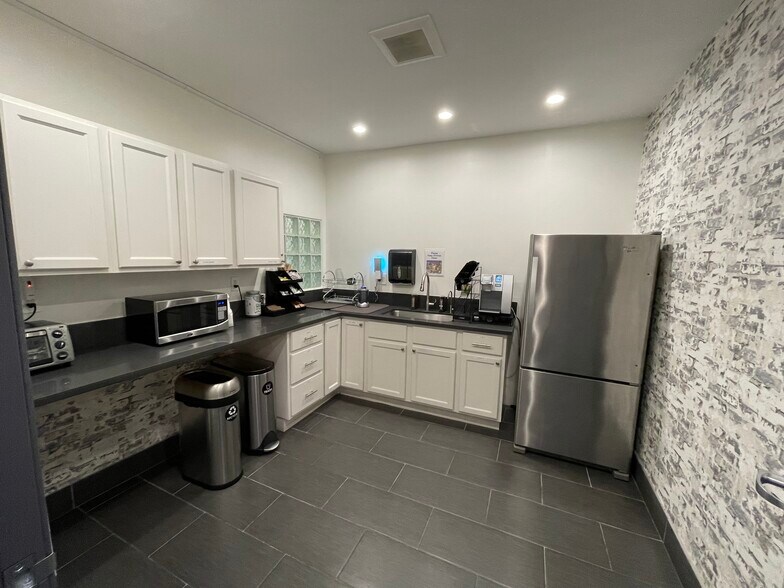 More Photos Of 1560 12th St, Santa Monica Loft Creative Space For Sale