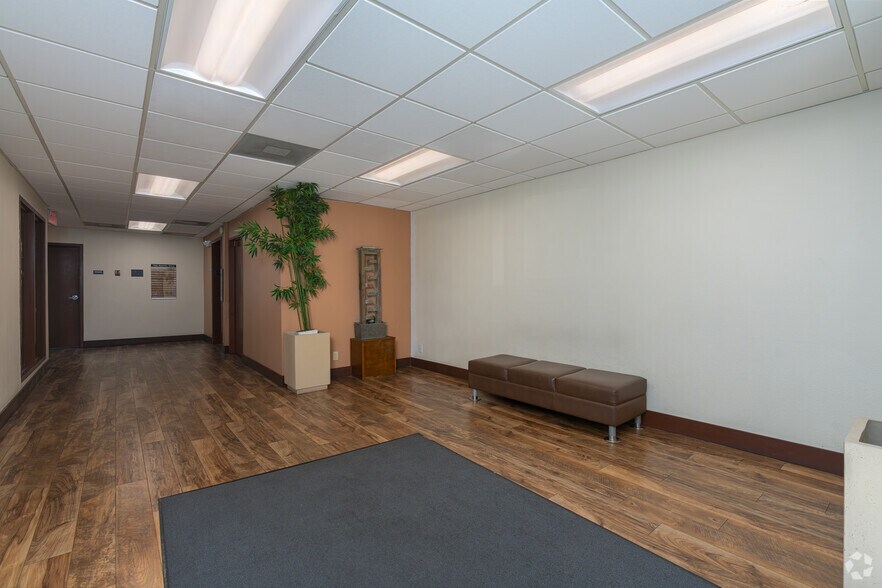 More Photos Of 7501 Hospital Dr, Sacramento Medical For Lease