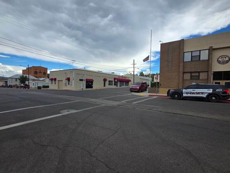 More Photos Of 191 W Cedar St, Globe Restaurant For Lease