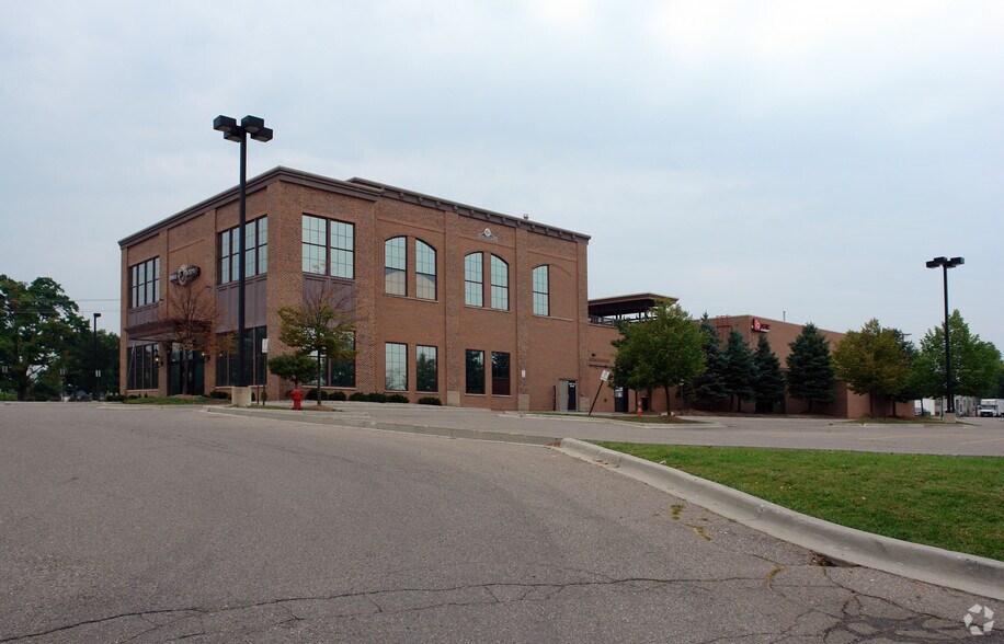 More Photos Of 25750-25780 Novi Rd, Novi Storefront Retail Office For Lease