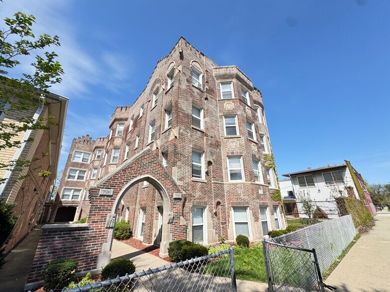 More Photos Of 7914 S Dobson Ave, Chicago Apartments For Sale