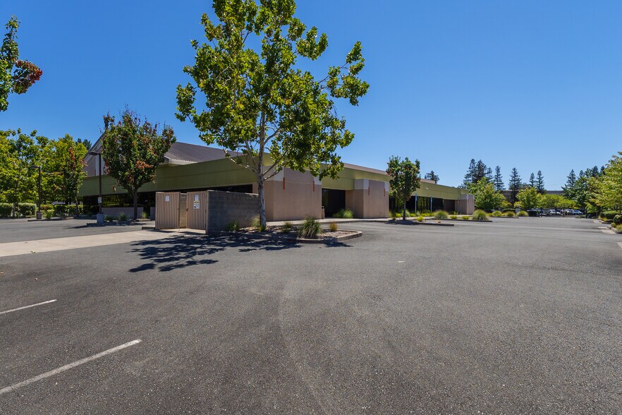 More Photos Of 437 Aviation Blvd, Santa Rosa Office For Sale