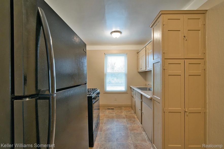 More Photos Of 51 Spokane Dr, Pontiac Apartments For Sale