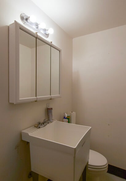 More Photos Of 191 Airport Rd, Port Townsend Airplane Hangar For Sale