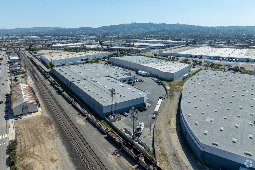 More Photos Of 347 S Stimson Ave, City Of Industry Warehouse For Lease