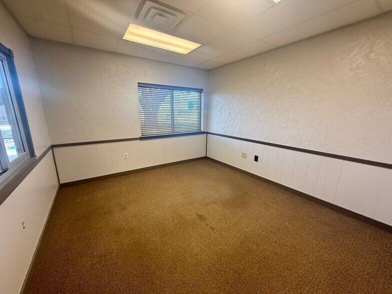 More Photos Of 2005 Tile Factory Rd, Palestine Manufacturing For Lease