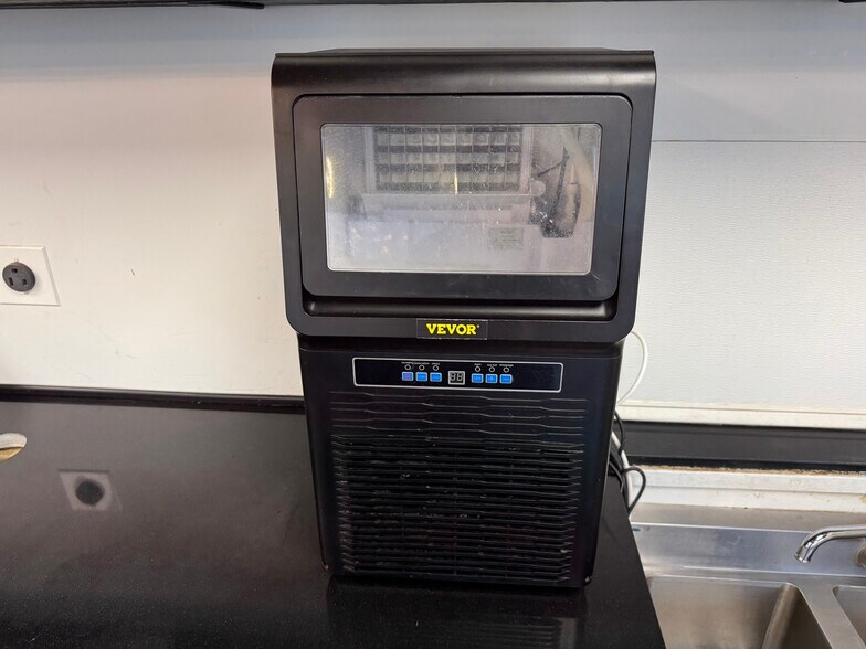 More Photos Of 109 S Bridge St, Yorkville Storefront Retail Residential For Lease