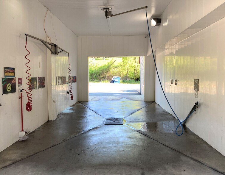 More Photos Of 6152 Paradise Valley Rd, Cresco Carwash For Sale