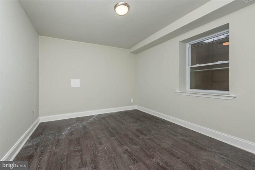 More Photos Of 400 N Patterson Park Ave, Baltimore Flex For Sale