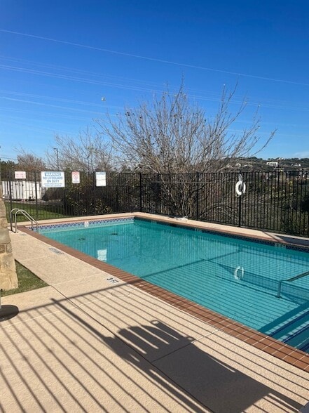 More Photos Of 4308 N Quinlan Park Rd, Austin Storefront Retail Office For Sale