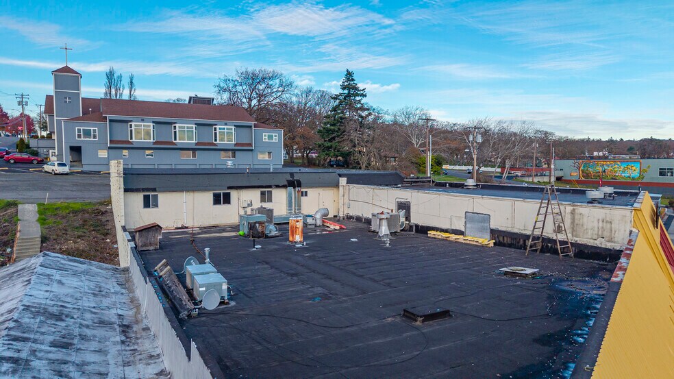 More Photos Of 930 SE Pioneer Way, Oak Harbor General Retail For Sale