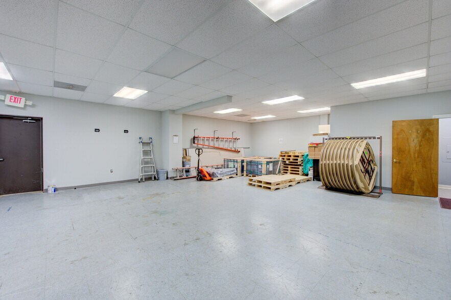 More Photos Of 475 Industrial Dr, Lexington Showroom For Sale