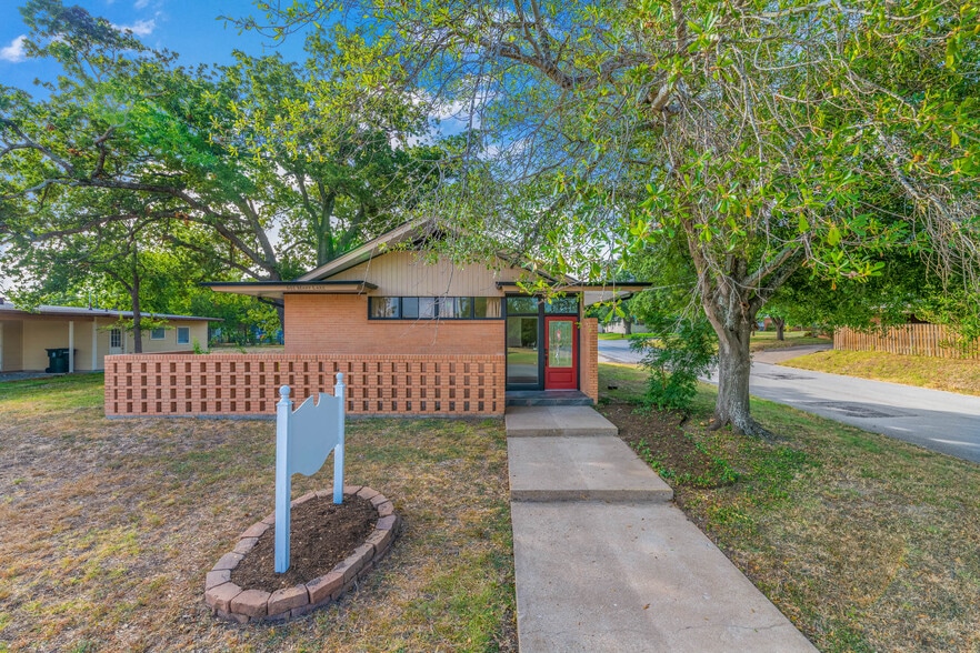 Primary Photo Of 601 Mary Lake Dr, Bryan Office Residential For Lease