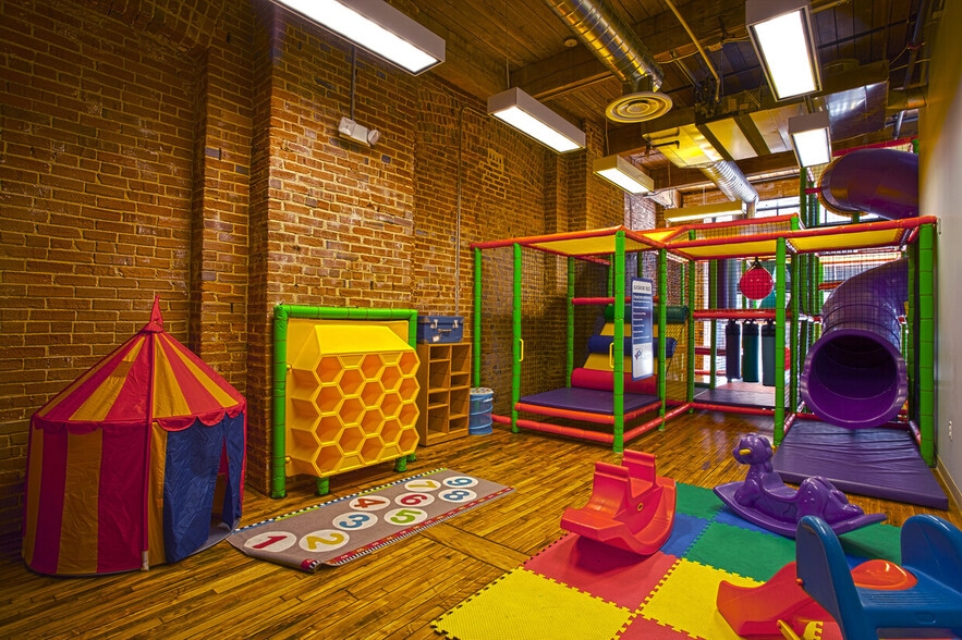 More Photos Of 805 Elm St, Dallas Religious Facility For Sale