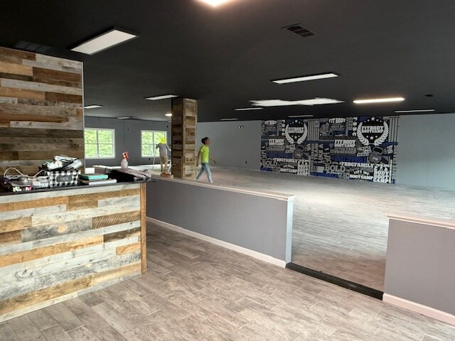 More Photos Of 1314 E Cobb Dr, Marietta Office For Lease