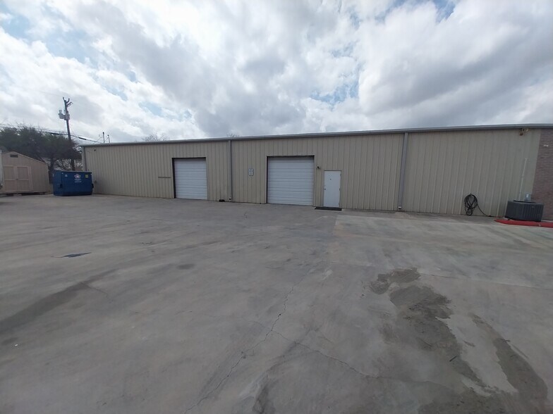 More Photos Of 6214 Krempen Ave, San Antonio Warehouse For Sale