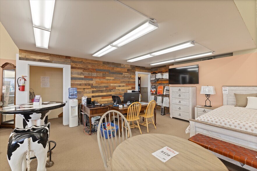 More Photos Of 301 Main Ave, Tillamook General Retail For Sale