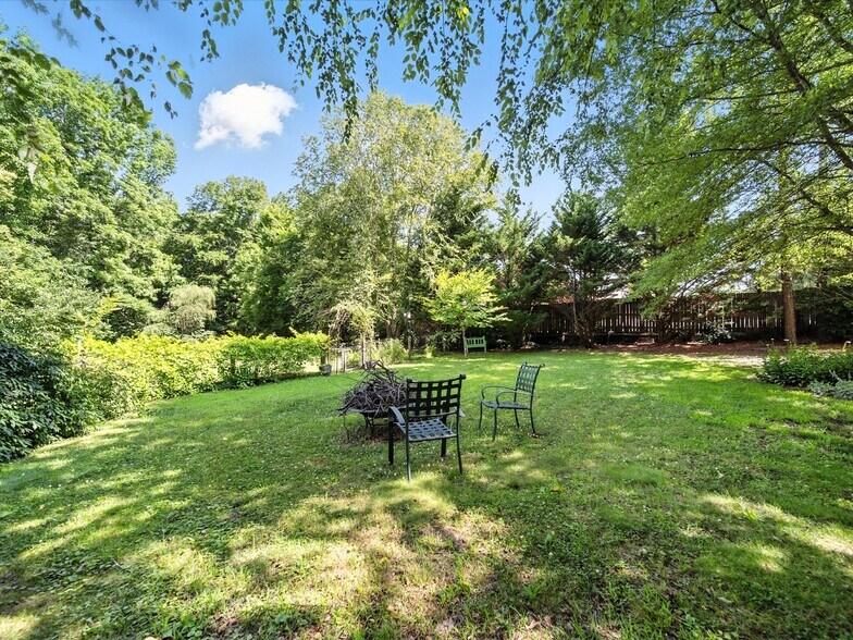 More Photos Of 221 N Main St, Clover Hospitality For Sale