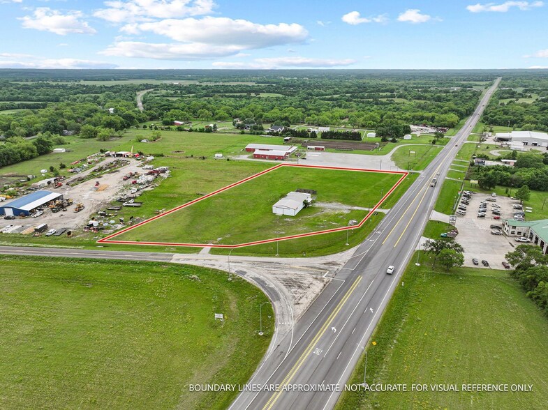 More Photos Of 3301 S State Highway 121, Bonham Showroom For Sale