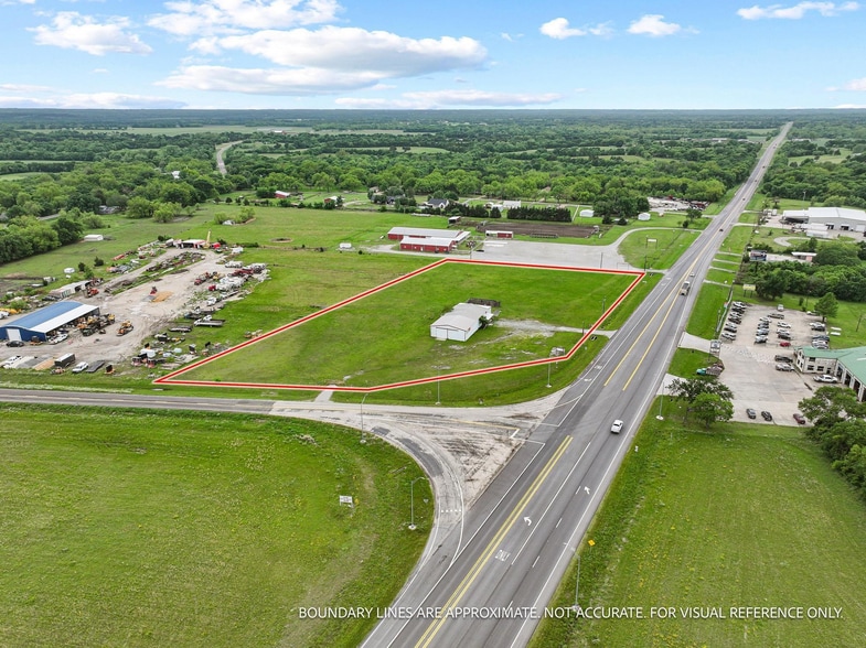 More Photos Of 3301 S State Highway 121, Bonham Showroom For Sale