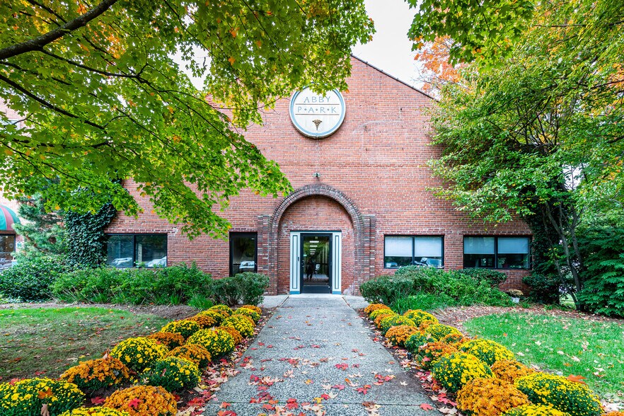 More Photos Of 51 N Main St, Southington Office For Lease